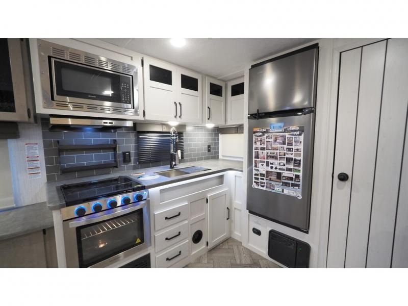 Kitchen in the Palomino Puma