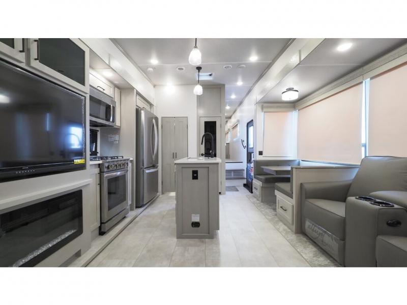 Palomino Columbus C-Series 379MBC