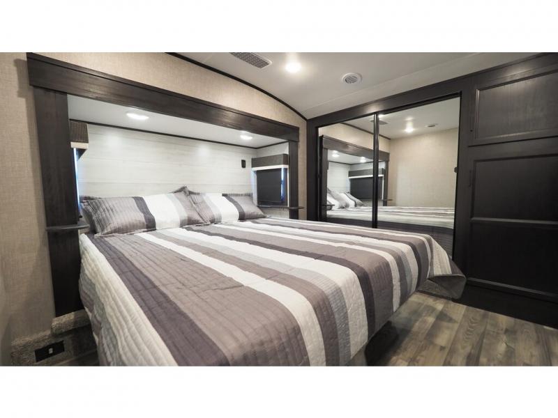 2022 Jayco Eagle 335RDOK bed